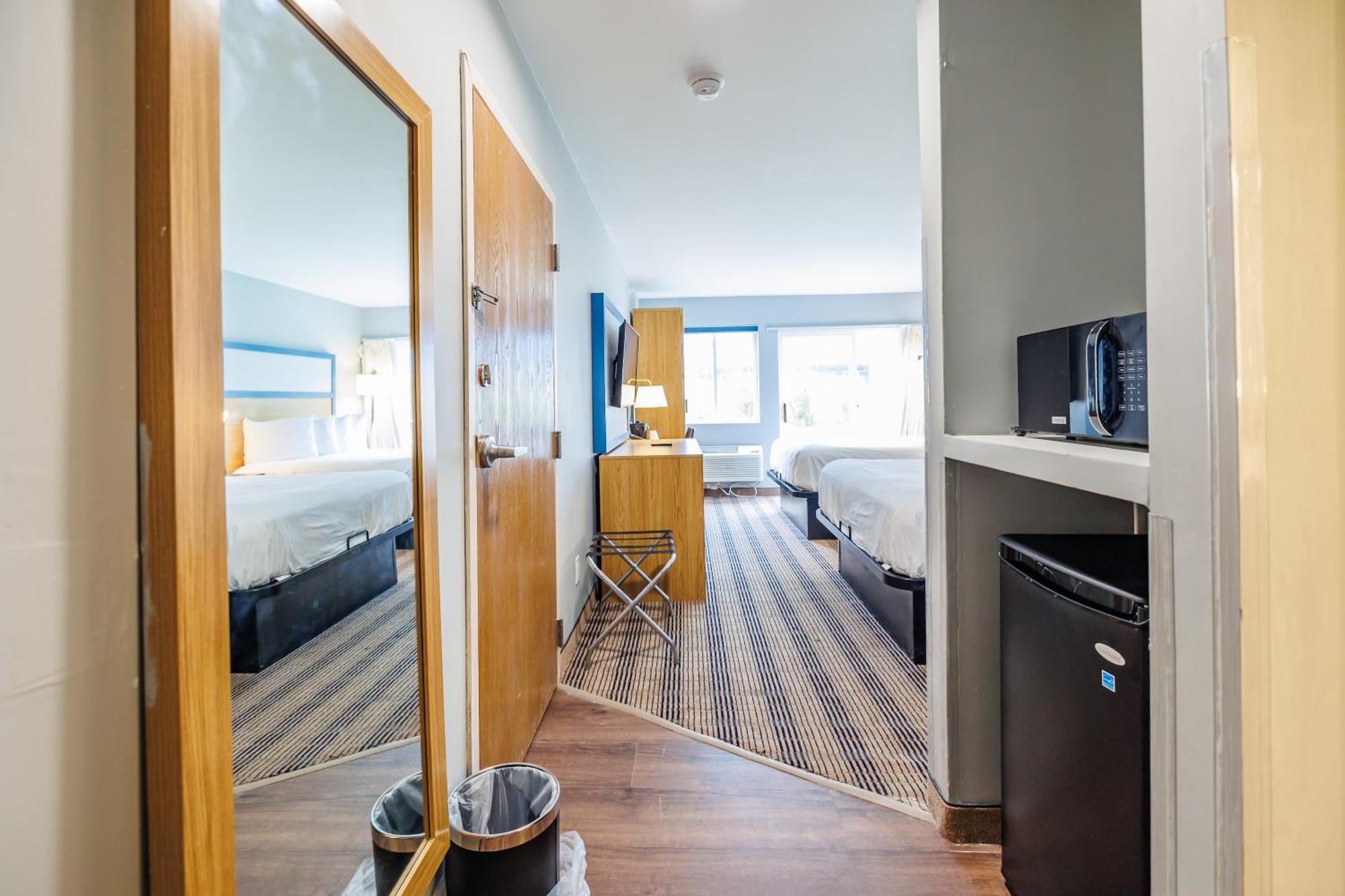 Hotel The & Near Zoo Omaha