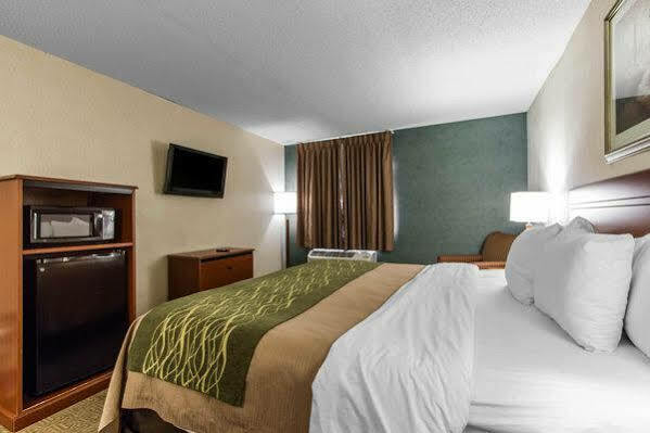 The & Near Zoo Hotel Omaha